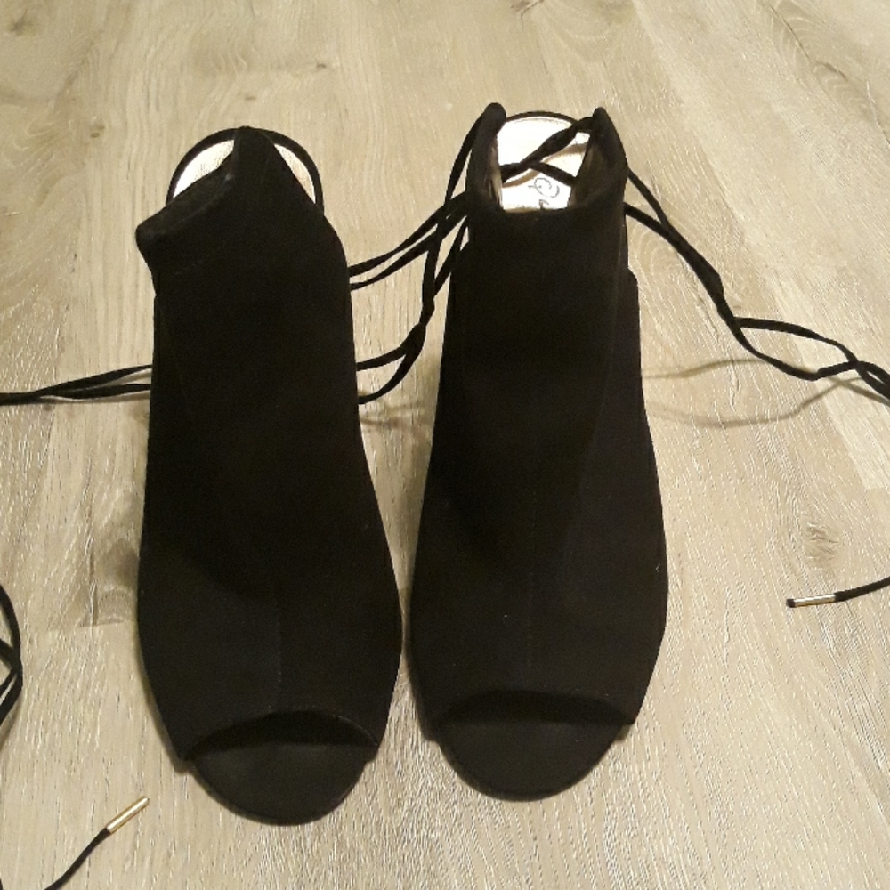 Tie Sandals